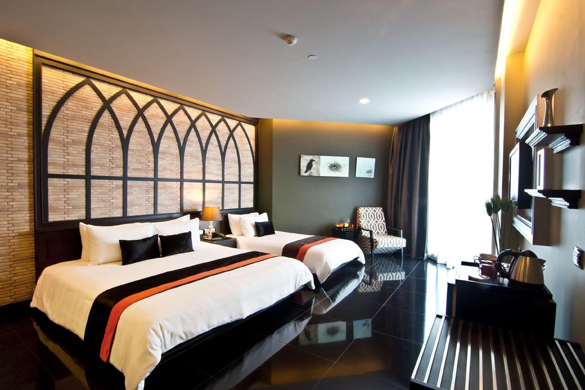 Tsix5 Quarter Hotel Pattaya Exterior photo
