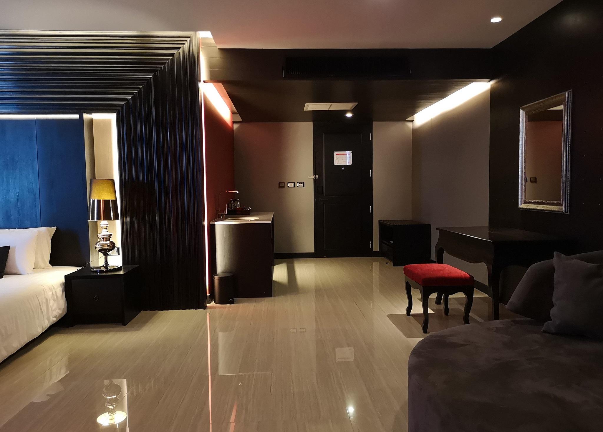 Tsix5 Quarter Hotel Pattaya Exterior photo