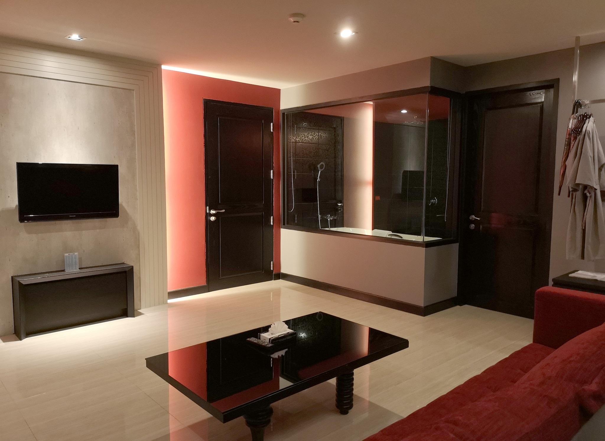 Tsix5 Quarter Hotel Pattaya Exterior photo