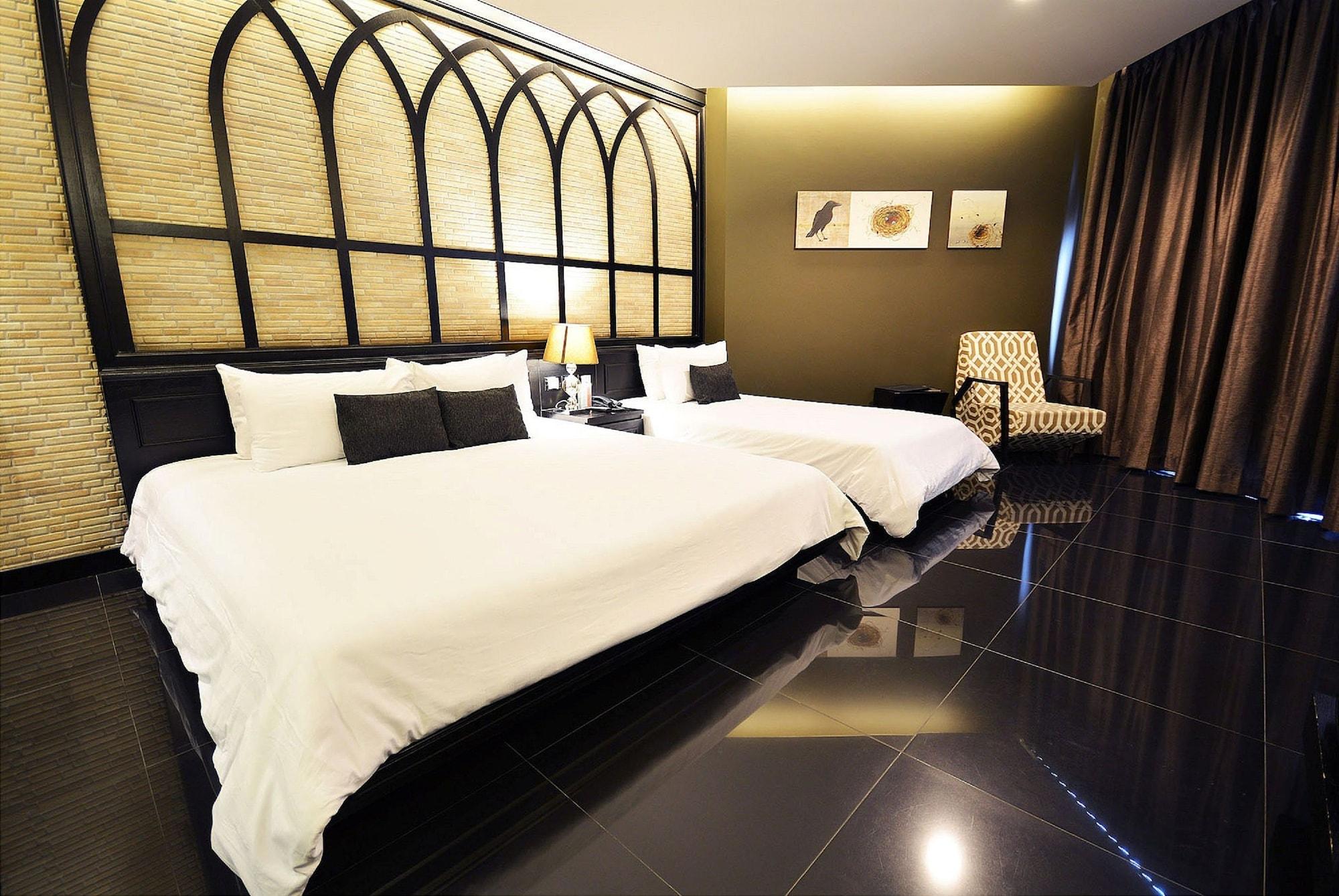 Tsix5 Quarter Hotel Pattaya Exterior photo