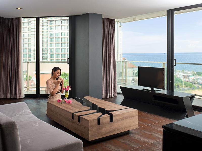 Tsix5 Quarter Hotel Pattaya Exterior photo