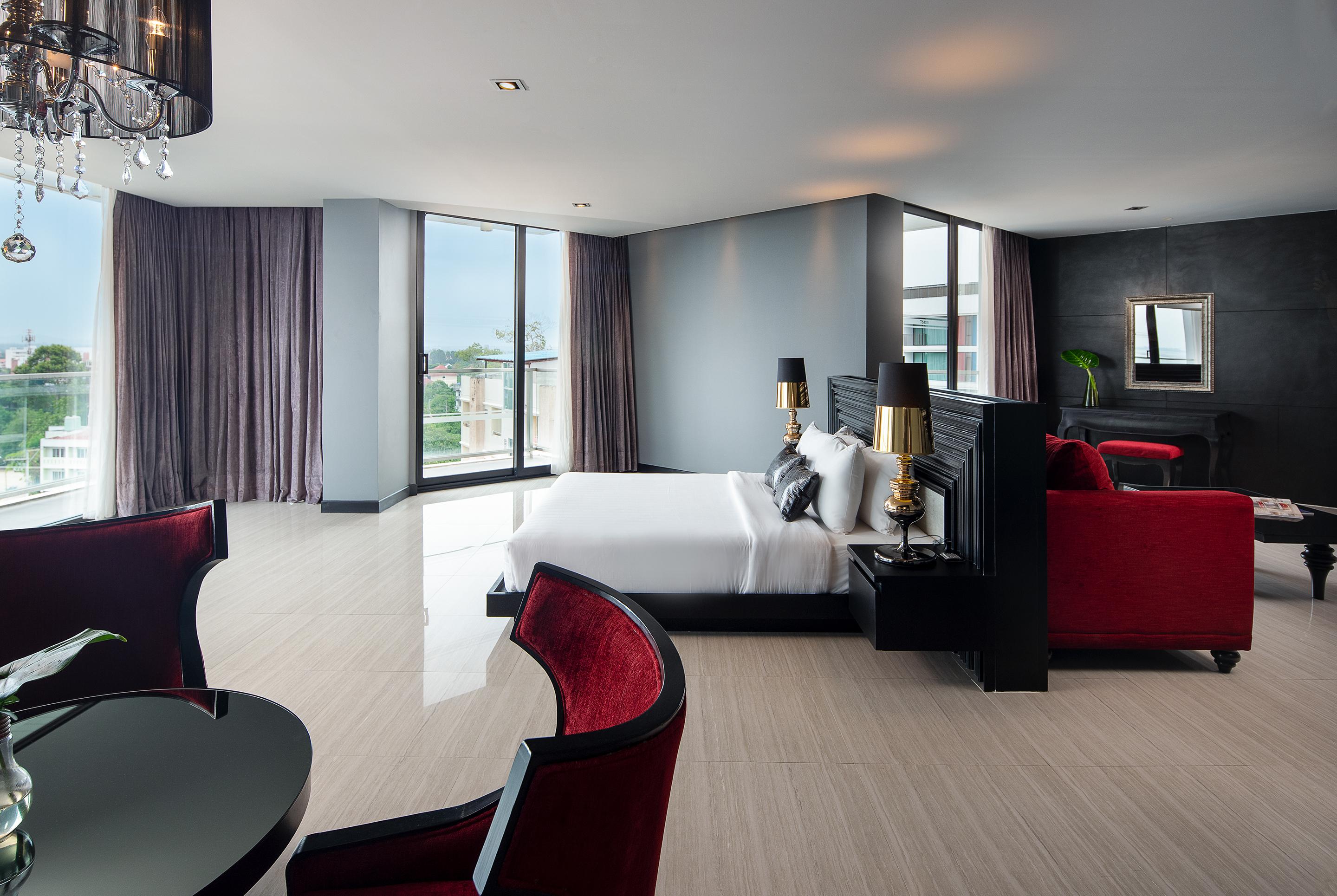 Tsix5 Quarter Hotel Pattaya Exterior photo
